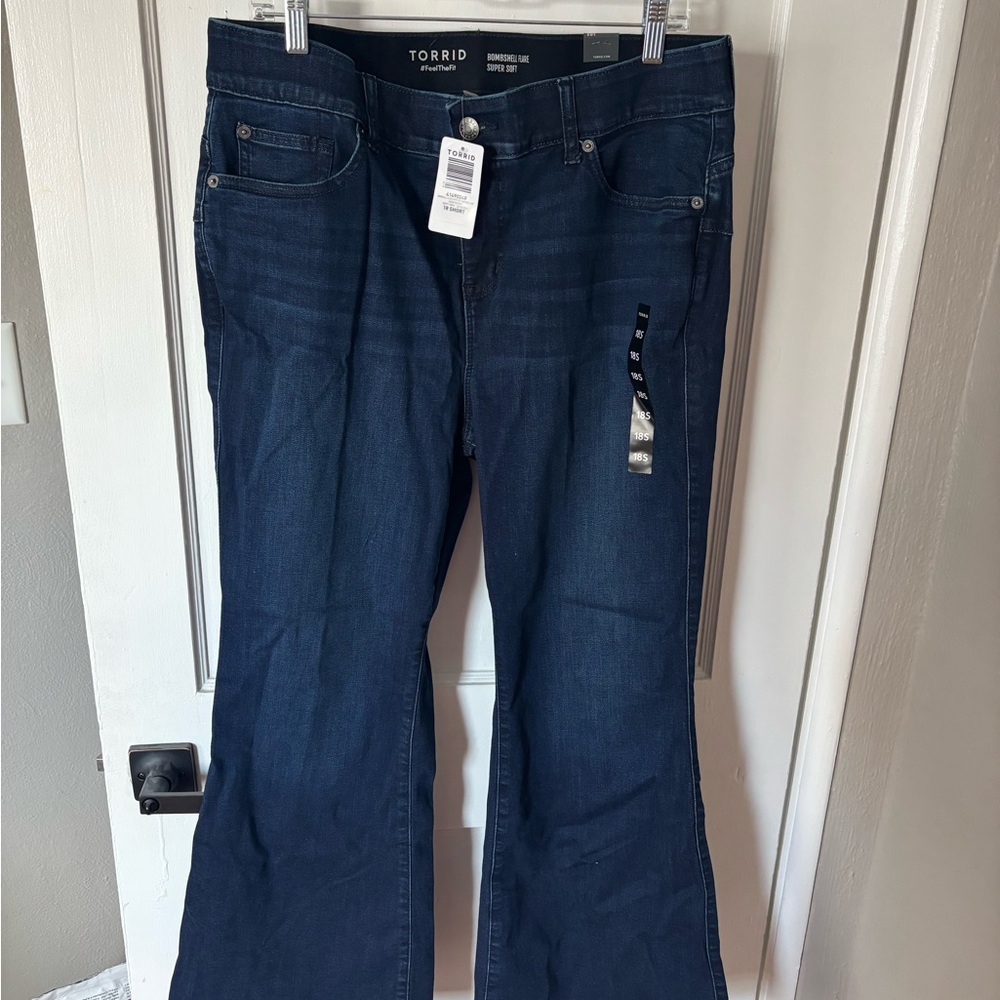 Torrid bombshell Flare Jeans 18S NWT